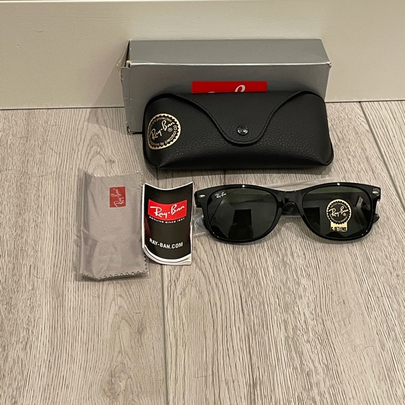 NWT Authentic Ray-Ban Wayfarer Sunglasses - Picture 2 of 4
